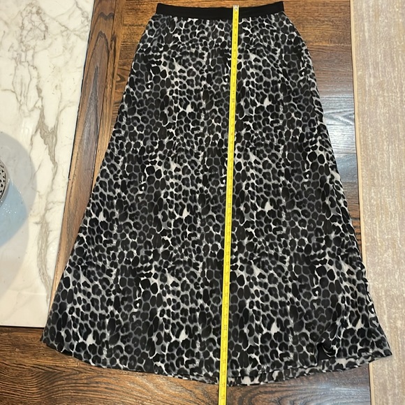 Long a line lined black,gray,white print skirt with elastic band - Picture 4 of 7